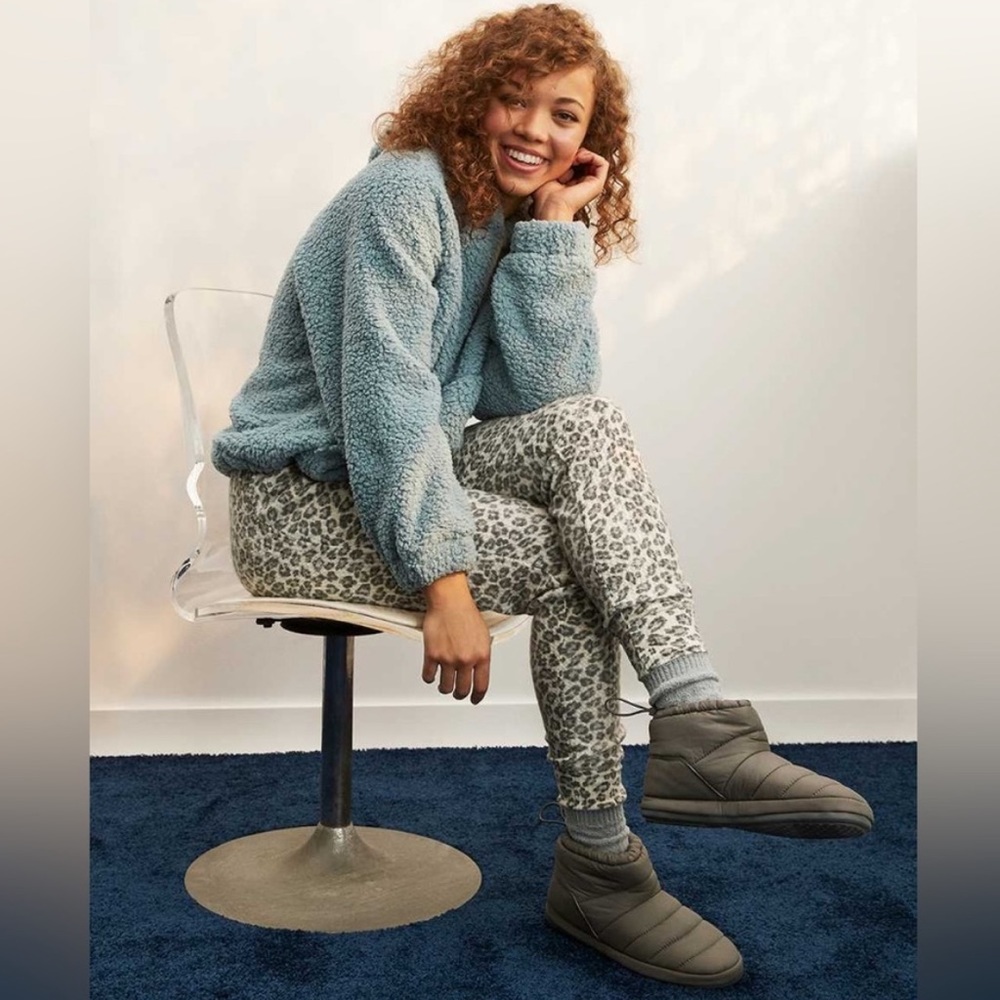 American Eagle baby blue super soft plush teddy sherpa half zip pullover sweater